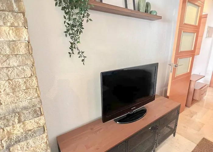 Large & Cozy Centrally *